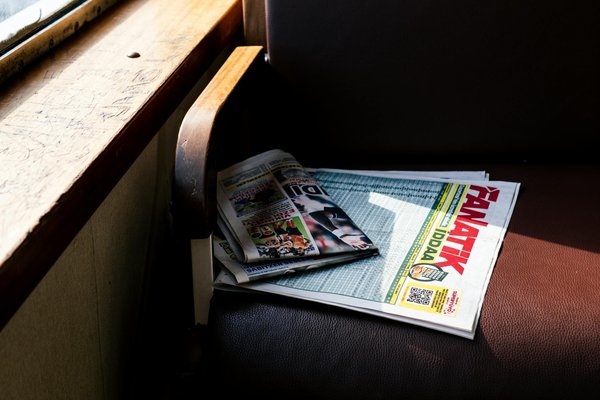 How do you prepare a deliciously moist treacle tart?